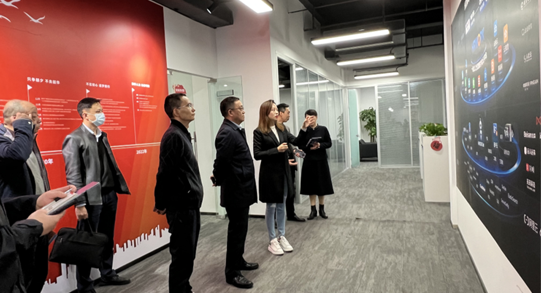 成都市青羊区副区长龚昌华一行领导莅临ag尊龙链接集团四川公司调研指导