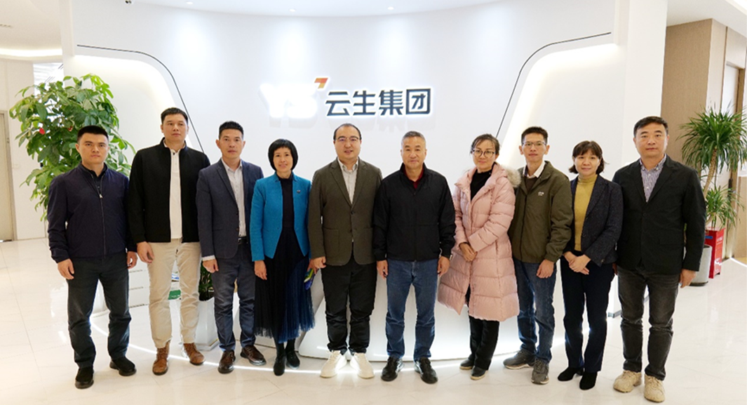 东莞市人社局领导一行莅临ag尊龙链接集团走访交流