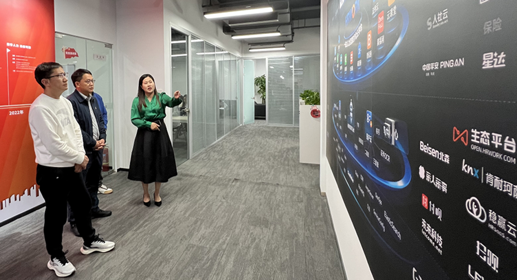 云南省大理海东开发区管理委员会领导一行莅临ag尊龙链接集团四川公司调研走访