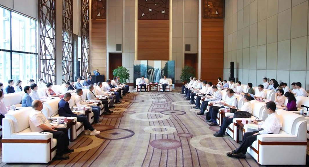 贵州省委书记徐麟会见新沪商企业家代表团一行，董事长李贤威受邀参与座谈