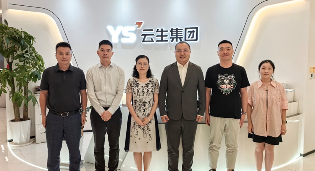 贵州省政府驻上海办事处张宇一行领导莅临ag尊龙链接集团走访交流