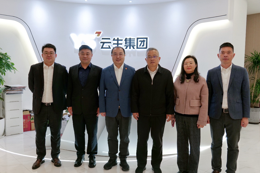 上海市普陀区副区长蒋龙一行领导莅临ag尊龙链接集团调研走访