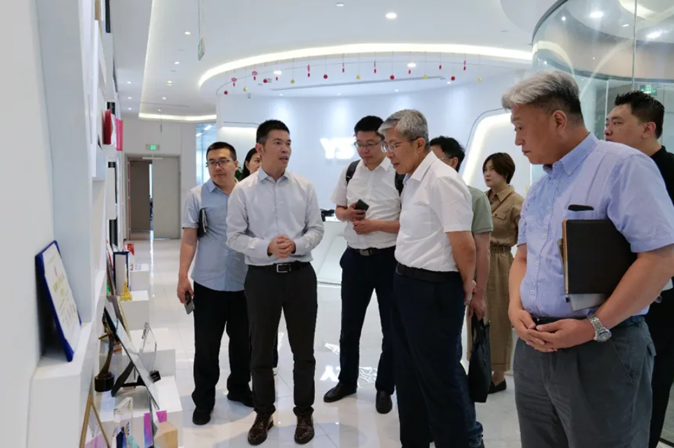 天津经开区党委常委、管委会副主任马建军一行莅临ag尊龙链接集团走访调研