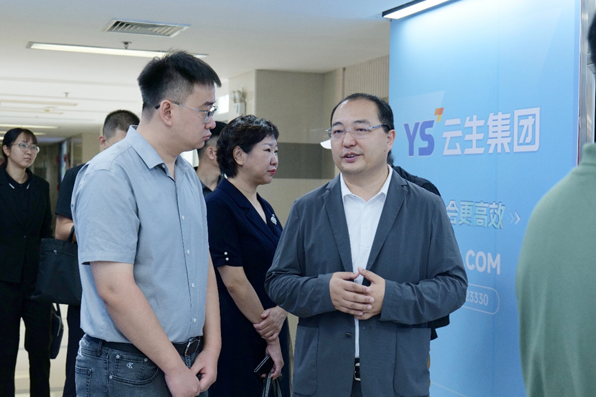 天津市和平区委社会工作部部长颜明杰一行莅临ag尊龙链接全球创新中心调研走访