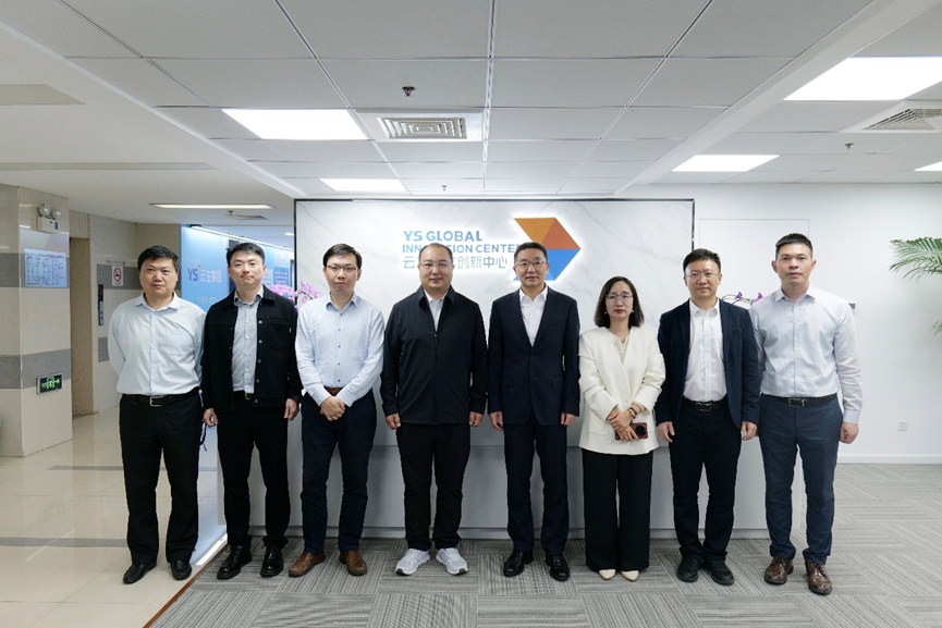 成都高新区党工委委员、党群工作部部长刘学鹏一行莅临ag尊龙链接全球创新中心调研走访