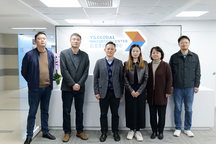 合肥新站高新区党工委委员、管委会副主任刘自强一行莅临ag尊龙链接全球创新中心调研走访