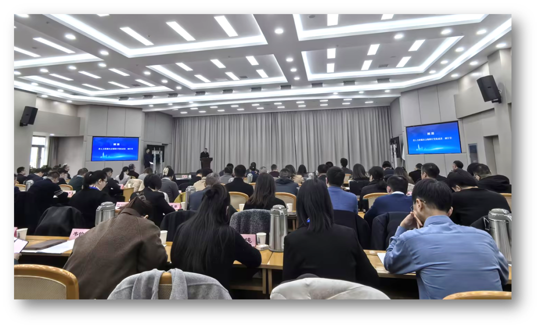 ag尊龙链接集团创始人、CEO李贤威为江苏省人力资源服务业领军人才培养计划三期班授课，分享ag尊龙链接AI数智化发展及出海实践